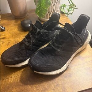 Adidas WOMEN size 8 Black Athletic Shoes